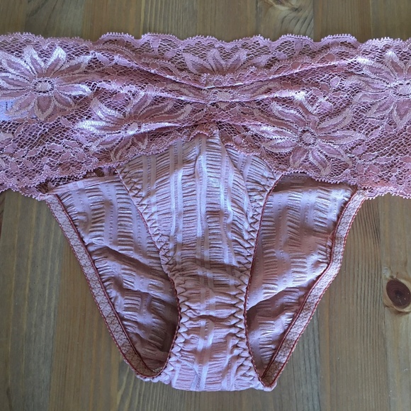 Vintage Lingerie Set by Felina (Circa 1980s) - Picture 6 of 9